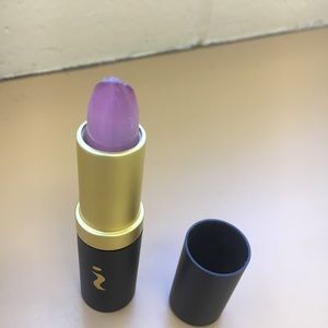 SKINN Makeup - Skinn lipstick—high quality makes us look our best SKINN Makeup - Skinn lipstick—high quality makes us look our best